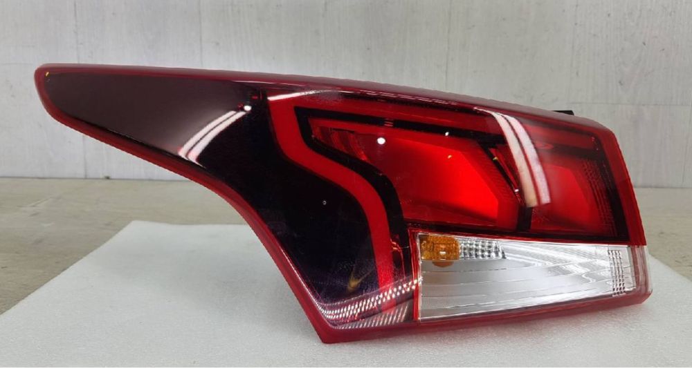 Фонарь левый внешний