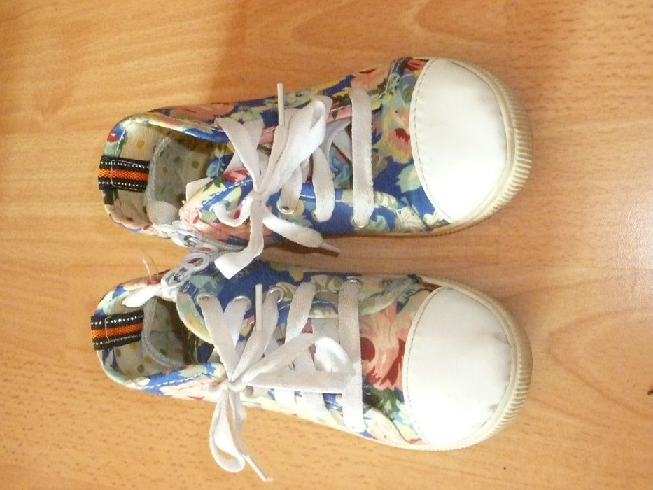 23-26н Много детски обувки, сандали, кецки, маратонки, пантофки