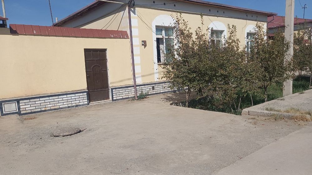 Намунали уй сотилади