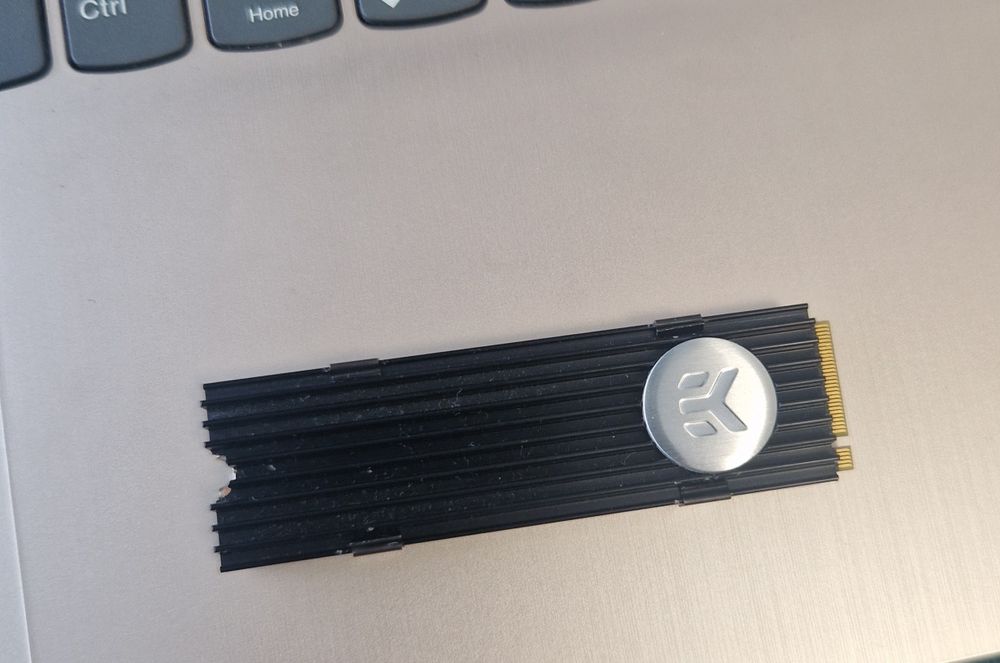 Ssd NVMe 512 si 1Tb adata,Crucial, kioxia