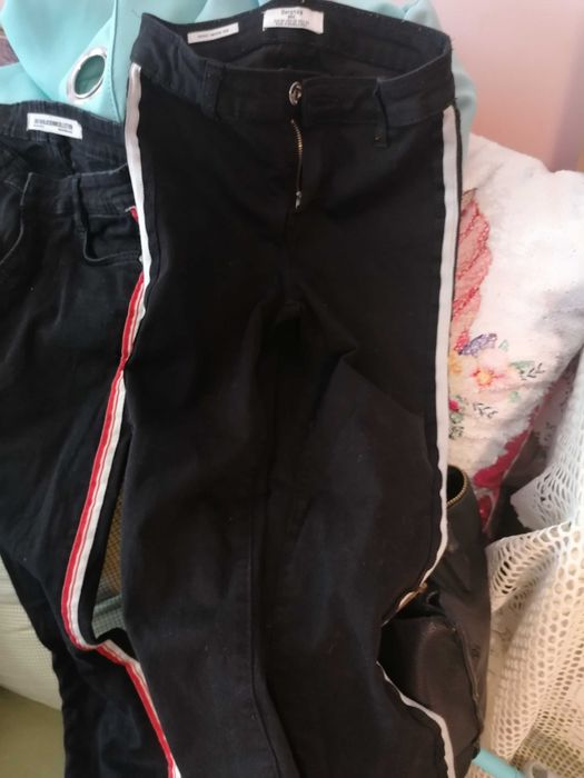 Два чифта дънки с кант за 10 лв