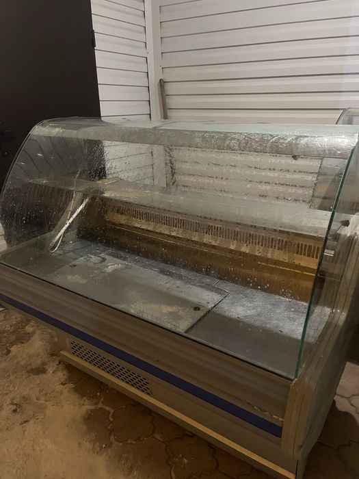 Продам витринный холодильник бу