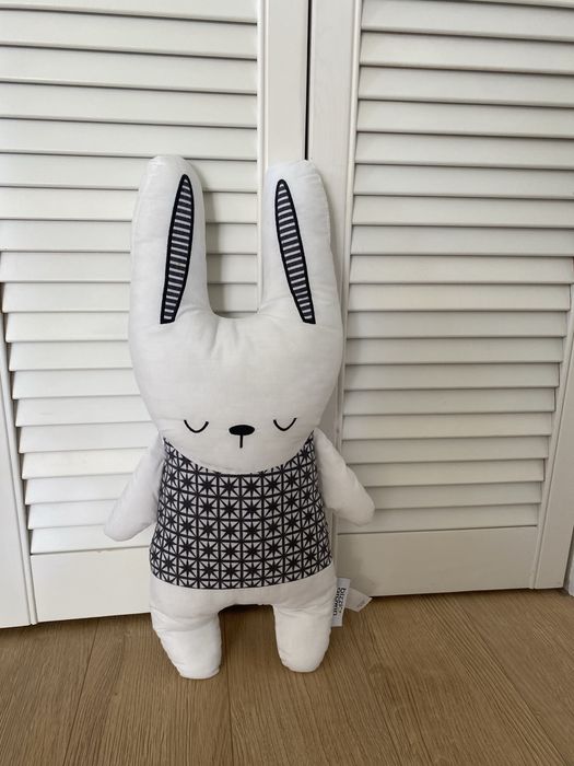 Iepuras decorativ Bizzi Growin (jucarie / perna decorativa)