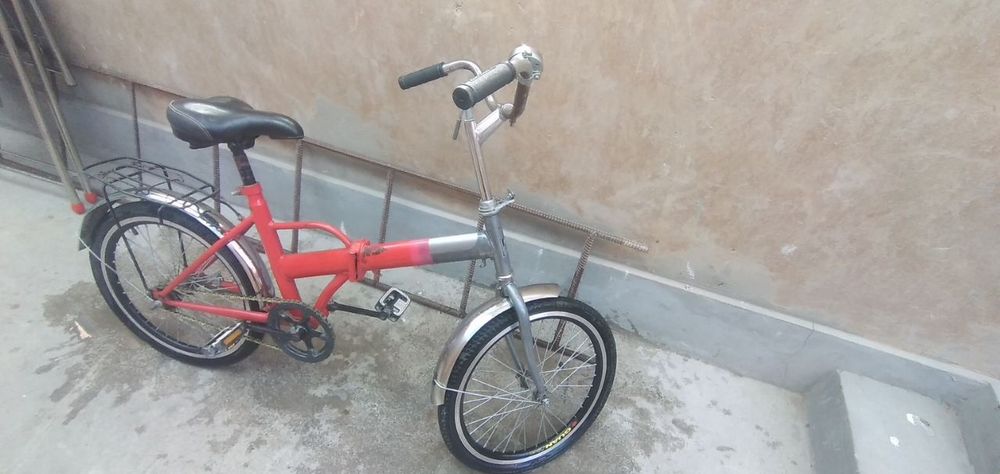Velosapet  sotiladi 20