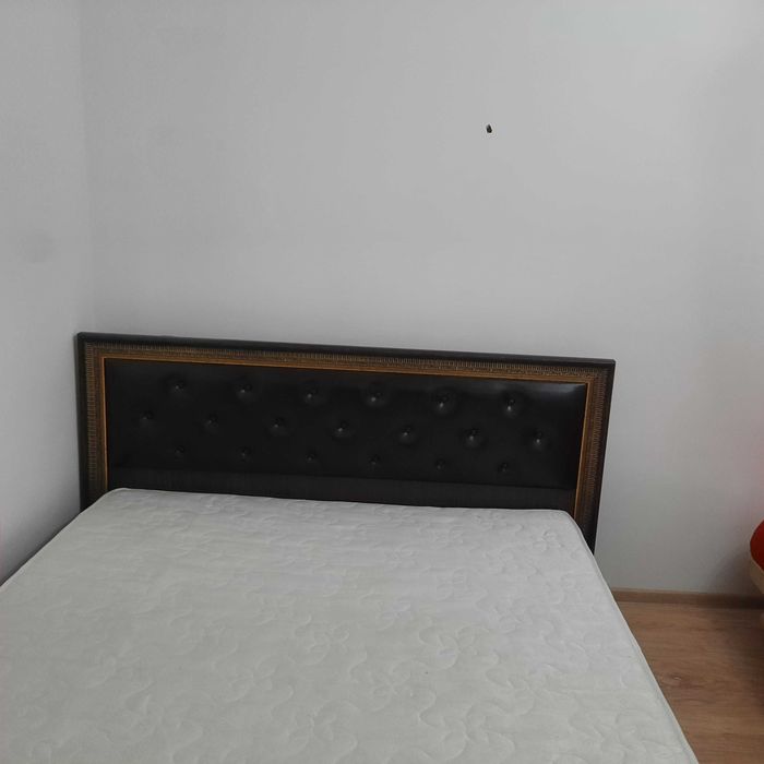 кровать с матрасом