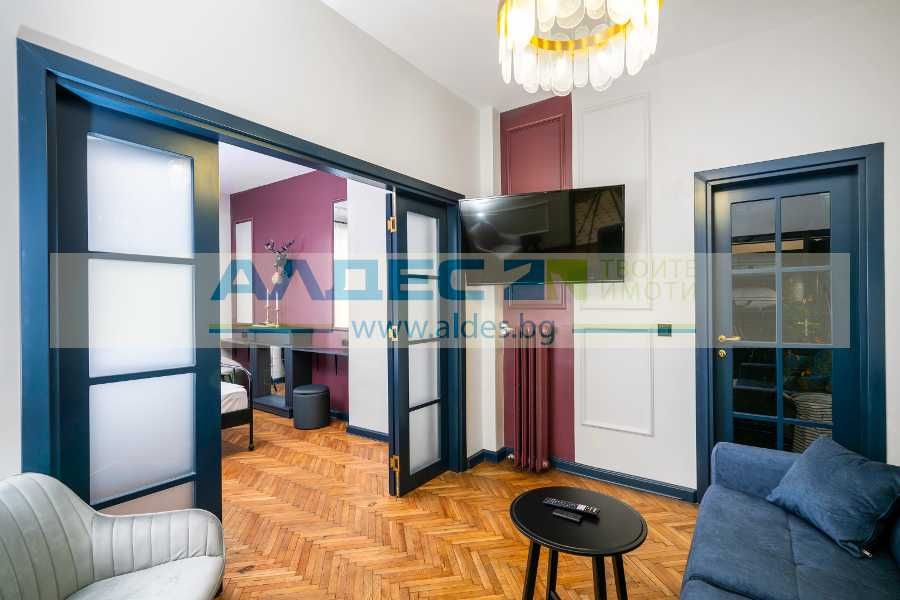 Продава се Двустаен апартамент в София, Център - 55 кв.м за 5455 €/кв.м - Снимка #2