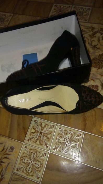 Продам женские туфли