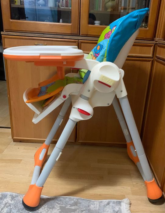 Детский стульчик для кормления Chicco.