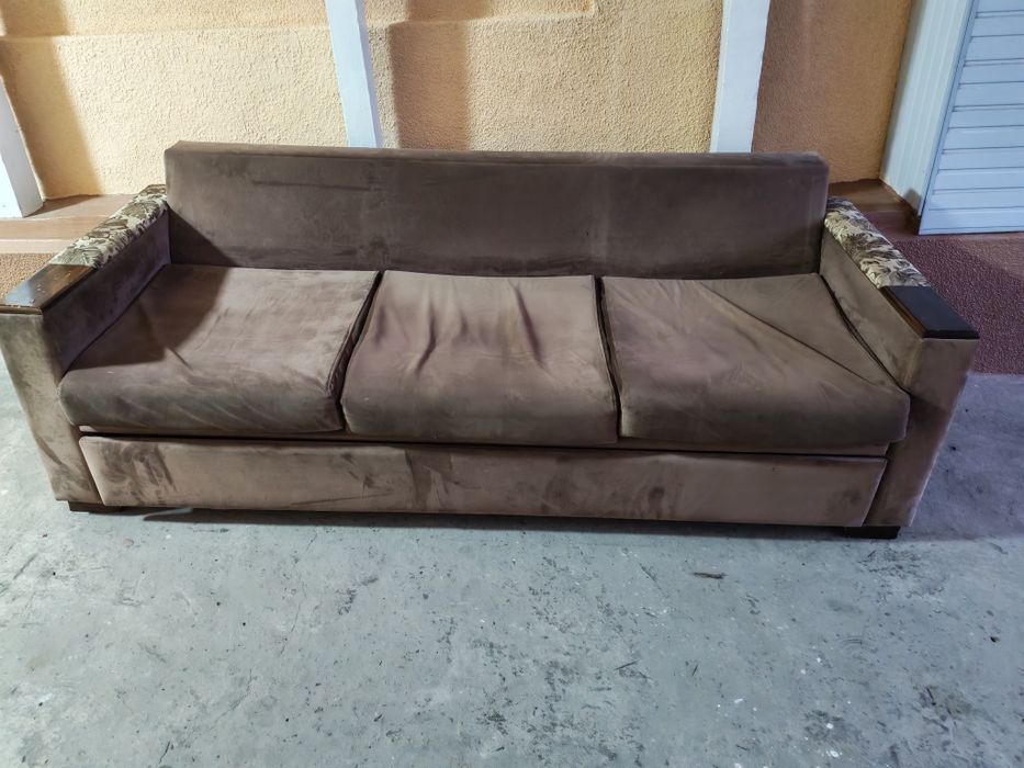 Диван продаю срочно