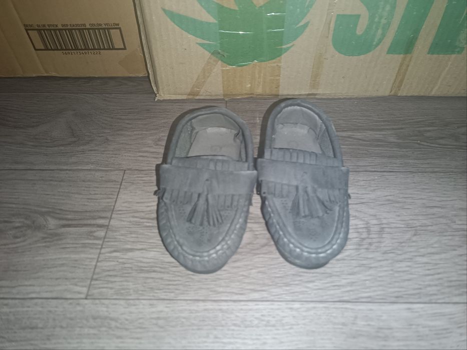 Ayollar oyoq kiyimlari