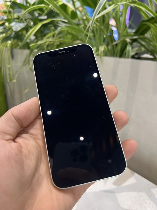 Iphone 12.