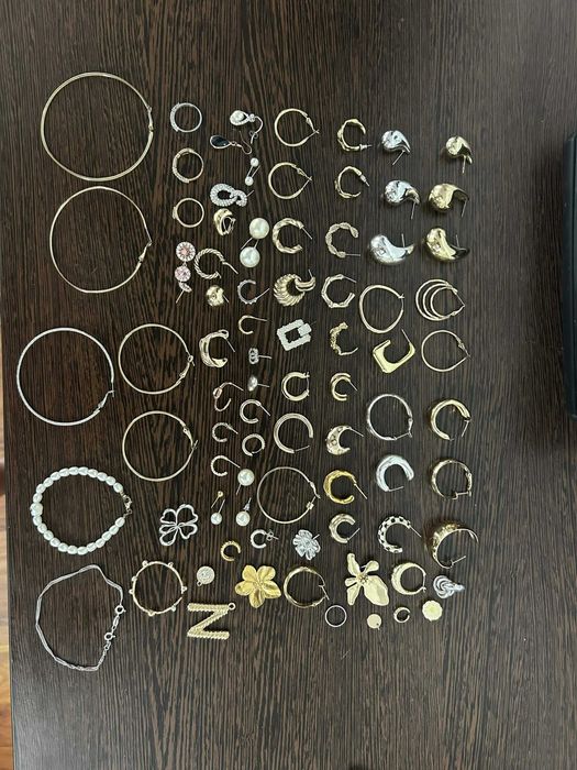 Lot accesorii argintii aurii inele cercei bratari