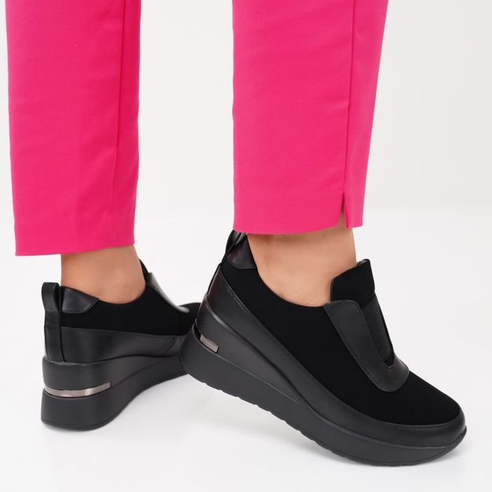 Дамски обувки.