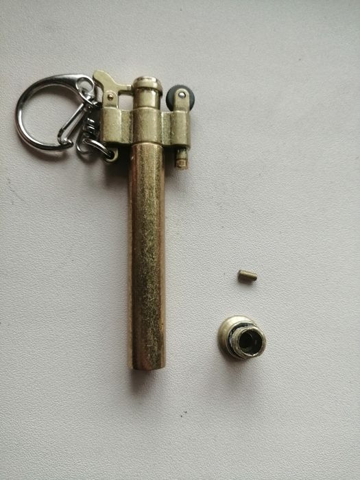 Тонкая, красивая из латуни.