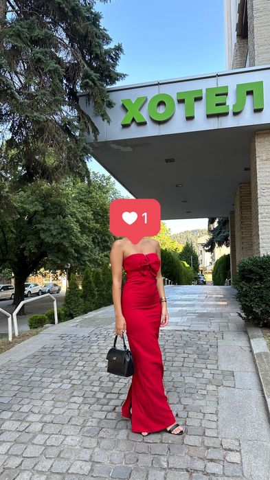 Червена официална рокля