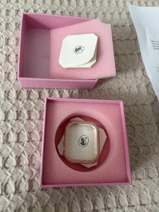 Продавам чисто ново оригинален аксесоар Swarovski за apple watch