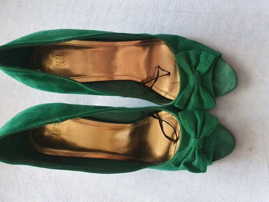 Дамски сандали в зелен цвят.
