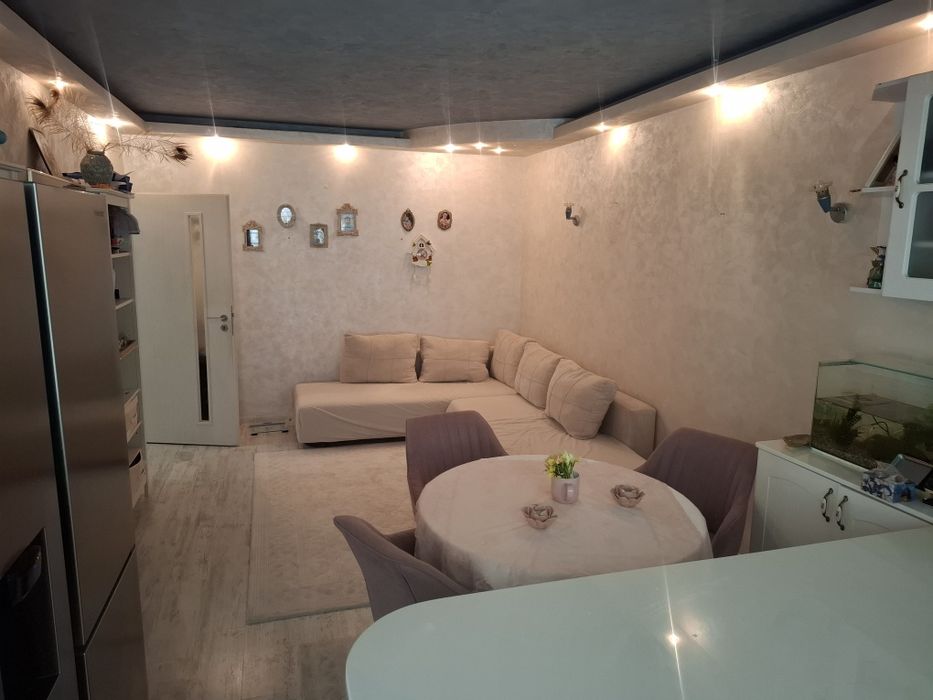 Продава се Тристаен апартамент в Бургас, Промишлена зона - Север - 70 кв.м за 3429 €/кв.м - Снимка #9