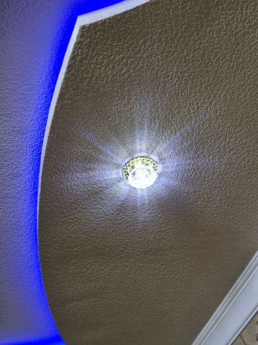 Продаются срочно маленькие потолочные светильники!