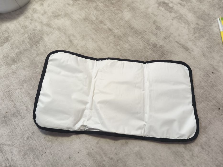 Donez lucruri bebe fetita