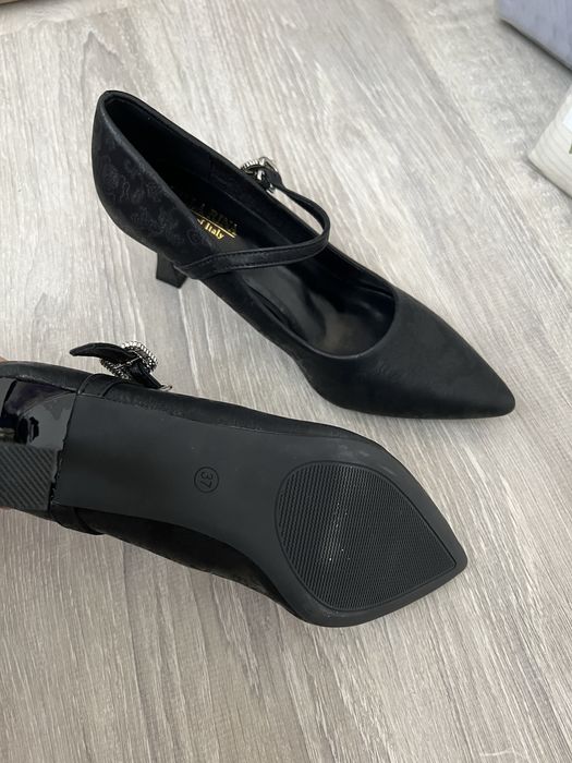 Туфли кроссовки сапоги