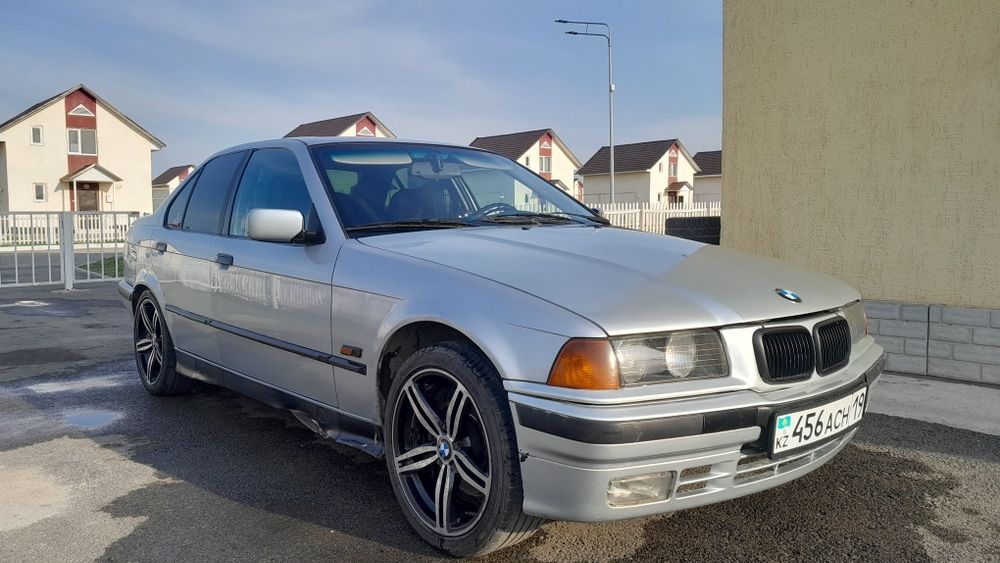 БМВ Е36 318i сатылады обмен карастырам