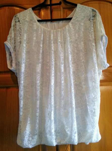 Черен к-кт: пола и блуза;Блузи:бяла дантелена и червена- "прилеп"...