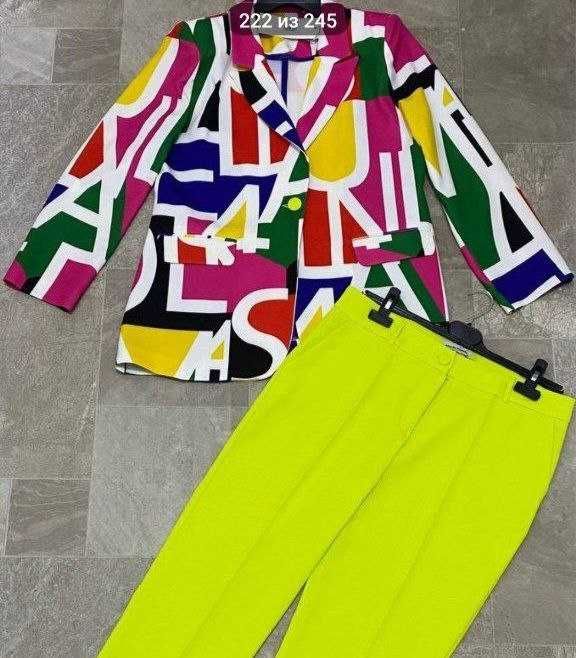 Продается новый брючный костюм