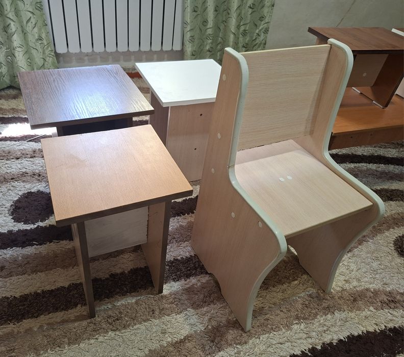 Стулья  маленькие продаются.