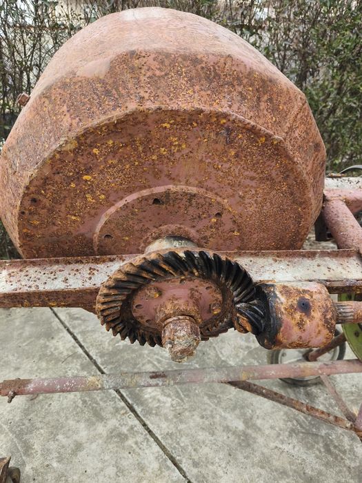 Betonieră mare de trei sau patru roabe