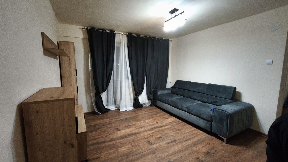 De închiriat - Apartament 3 camere