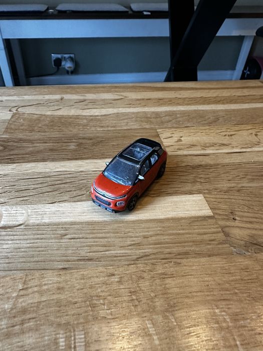 Machete metalice diferite modele de masini !