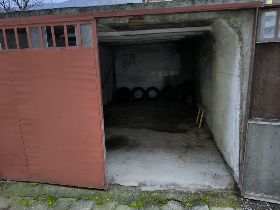 Гараж  под  наем в град Карлово