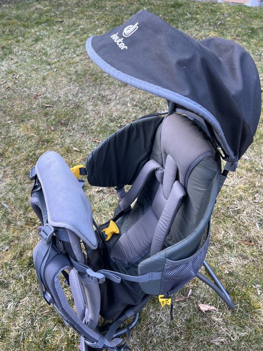 Deuter Kid Comfort-  туристическа раница за носене на дете в планината