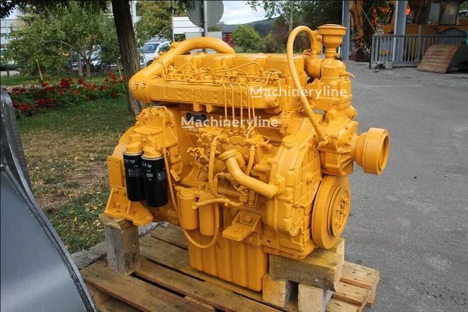 Motor Diesel , 4 cilindri, galben Liebherr D904T