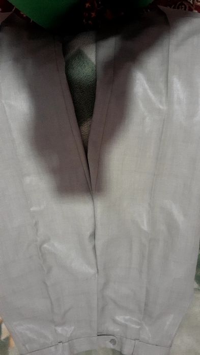 Erkaklar kastyumi molochniy rangli