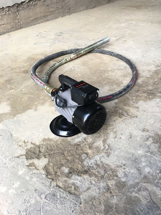 Arenda Vibrator, Betonarez Instrument