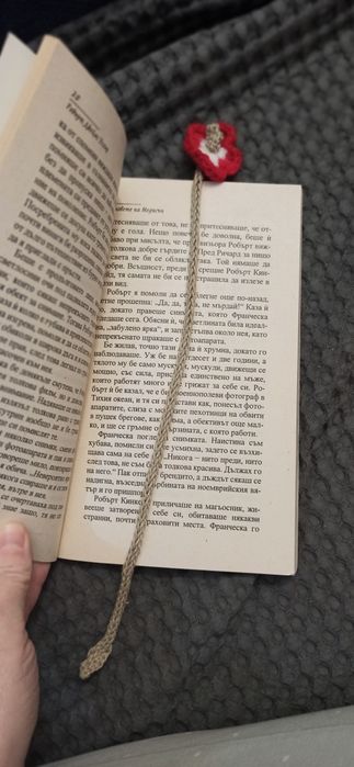 Мартеници, ръчно плетени