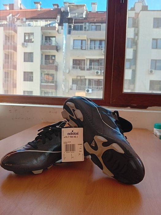Нови бутонки Adidas, номер 38 за 55 лв.