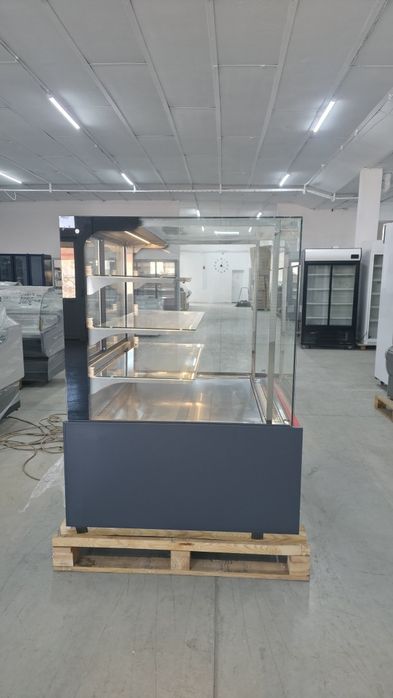 Сладкарска хладилна витрина 130 см