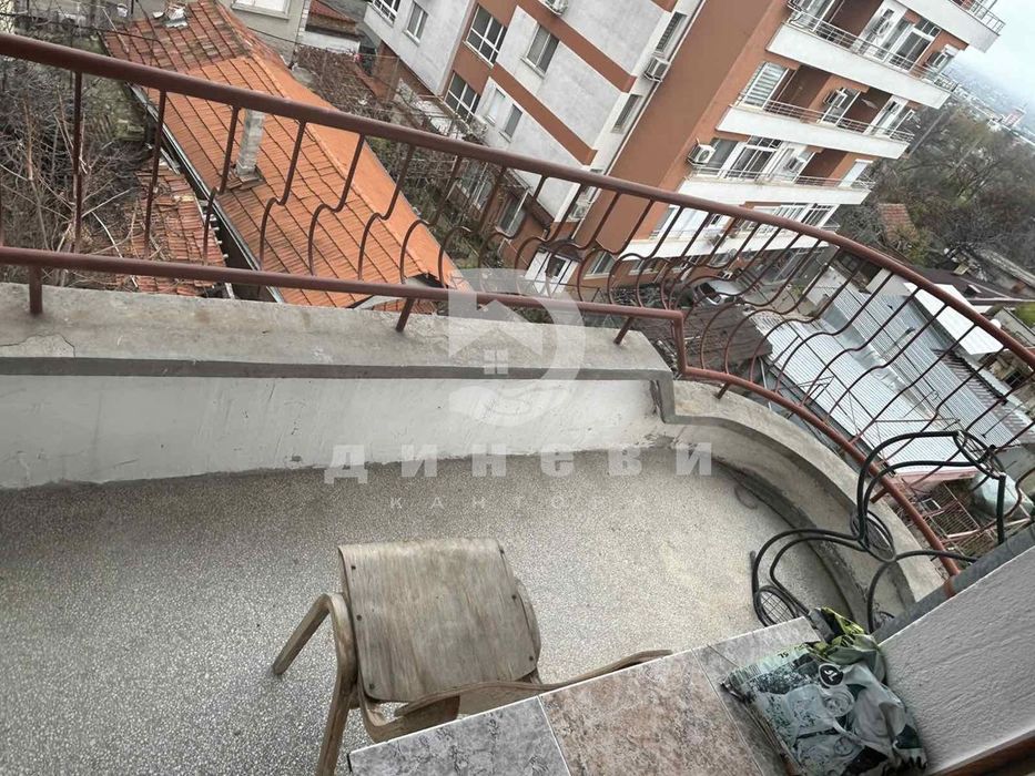 Тристаен апартамент до Медицински факултет