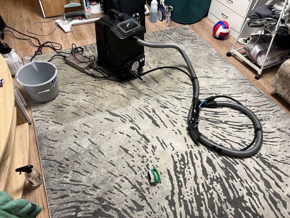 Выездная химчистка мебели и ковров у вас дома