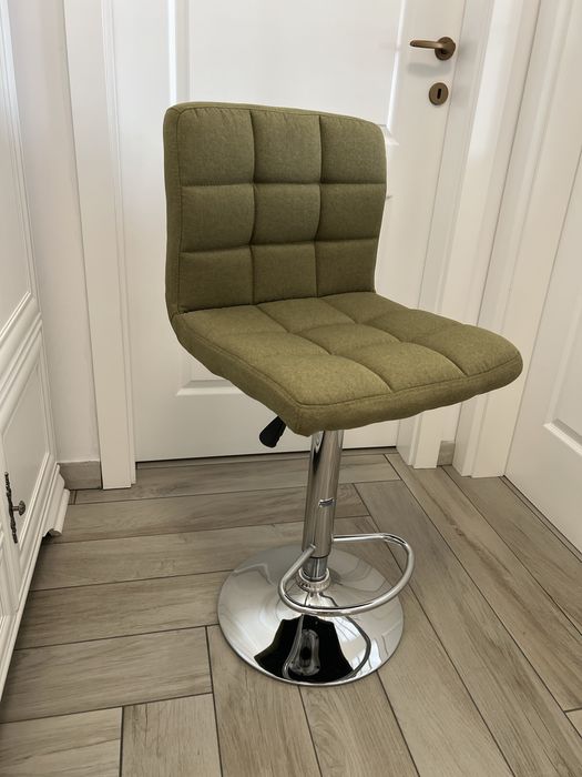 Scaun verde de bar sau makeup