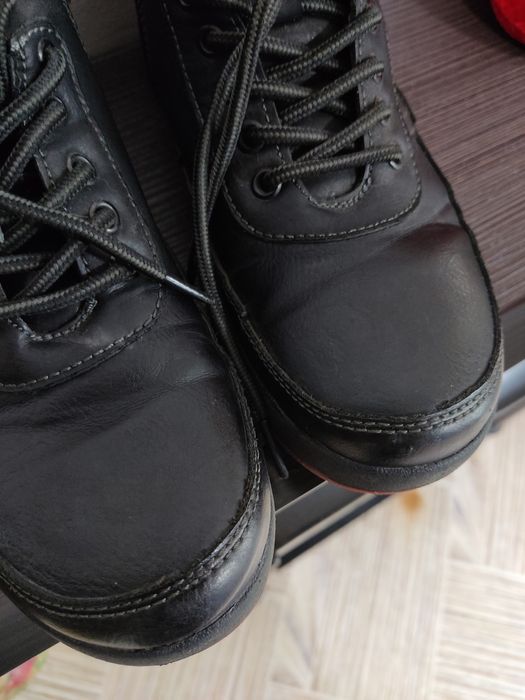 Продам осенние ботинки на мальчика