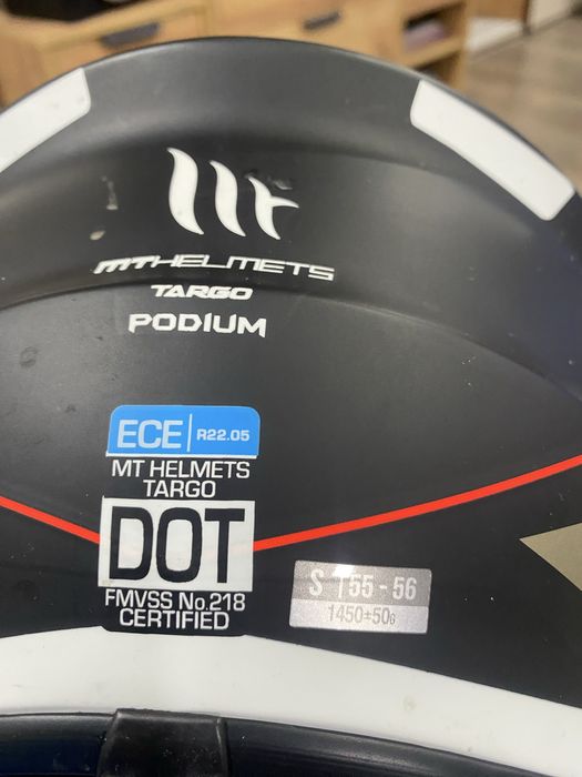 Мото каска и ръкавици