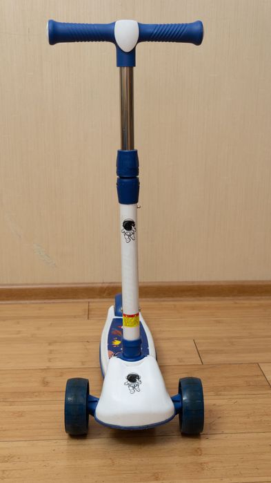 Детский трехколесный самокат