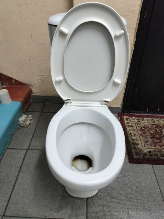 Продам унитаз в хорошем состояние