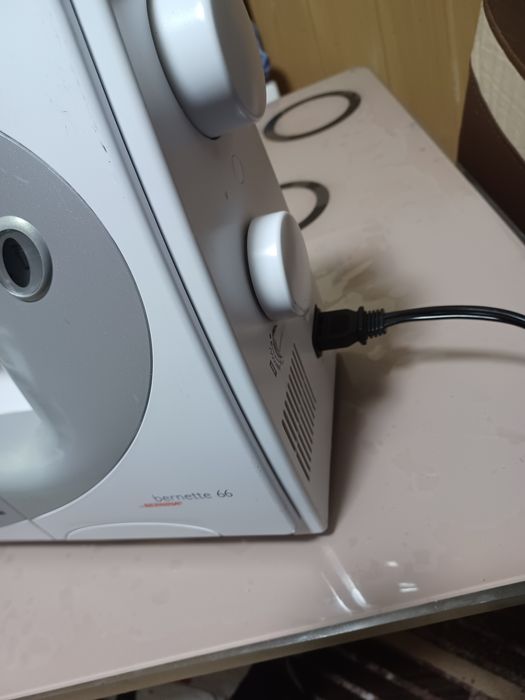 Masina cusut Bernette