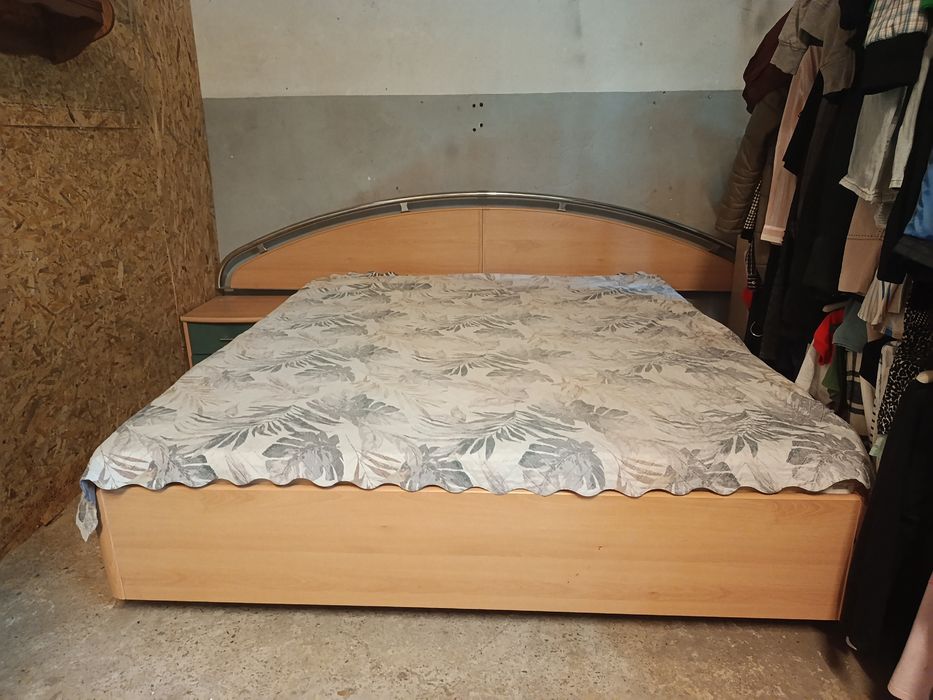 Спалня  с матрак