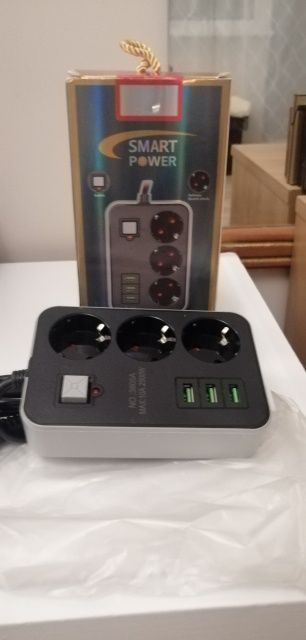 Разклонител с три гнезда и 3 USB входа (2 метра)